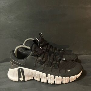 Nike Free Metcon 5 Womens Size 8.5 Black White Training Shoes DV3950-001